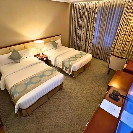 The Avenue Plaza Hotel Naga Kültér fotó