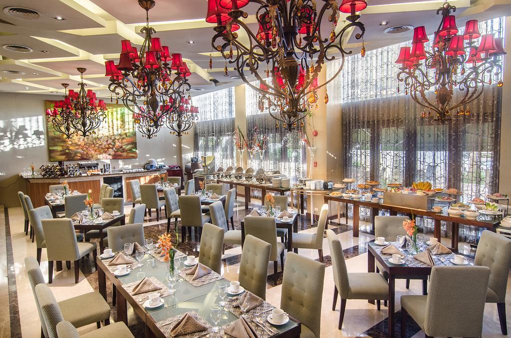 The Avenue Plaza Hotel Naga Kültér fotó