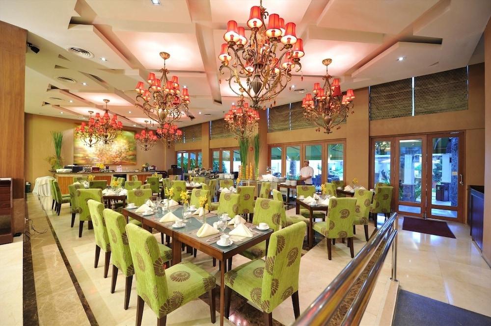 The Avenue Plaza Hotel Naga Kültér fotó