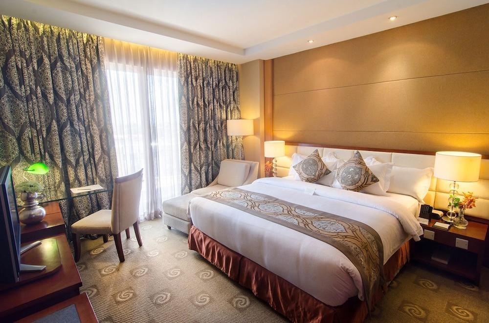 The Avenue Plaza Hotel Naga Kültér fotó