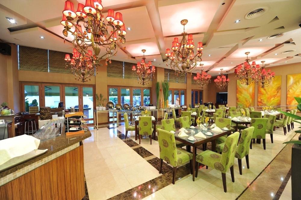 The Avenue Plaza Hotel Naga Kültér fotó