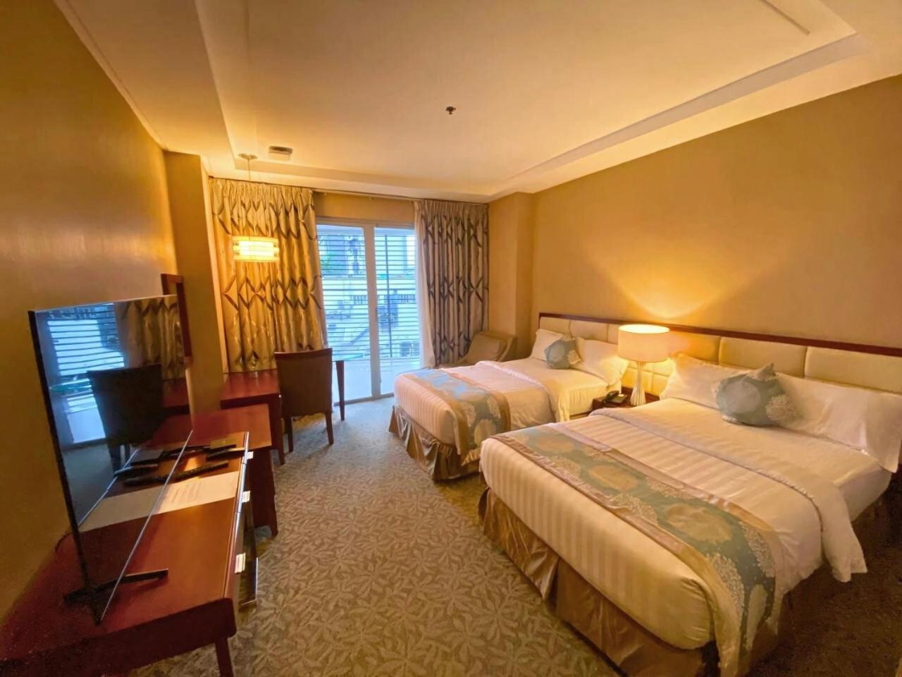 The Avenue Plaza Hotel Naga Kültér fotó
