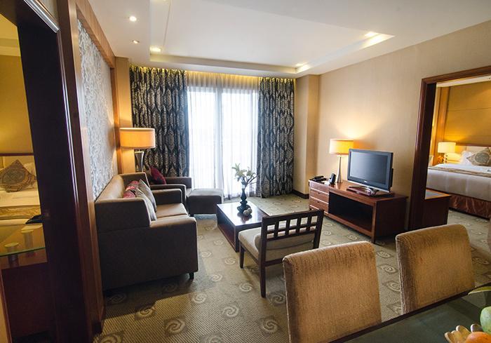 The Avenue Plaza Hotel Naga Kültér fotó
