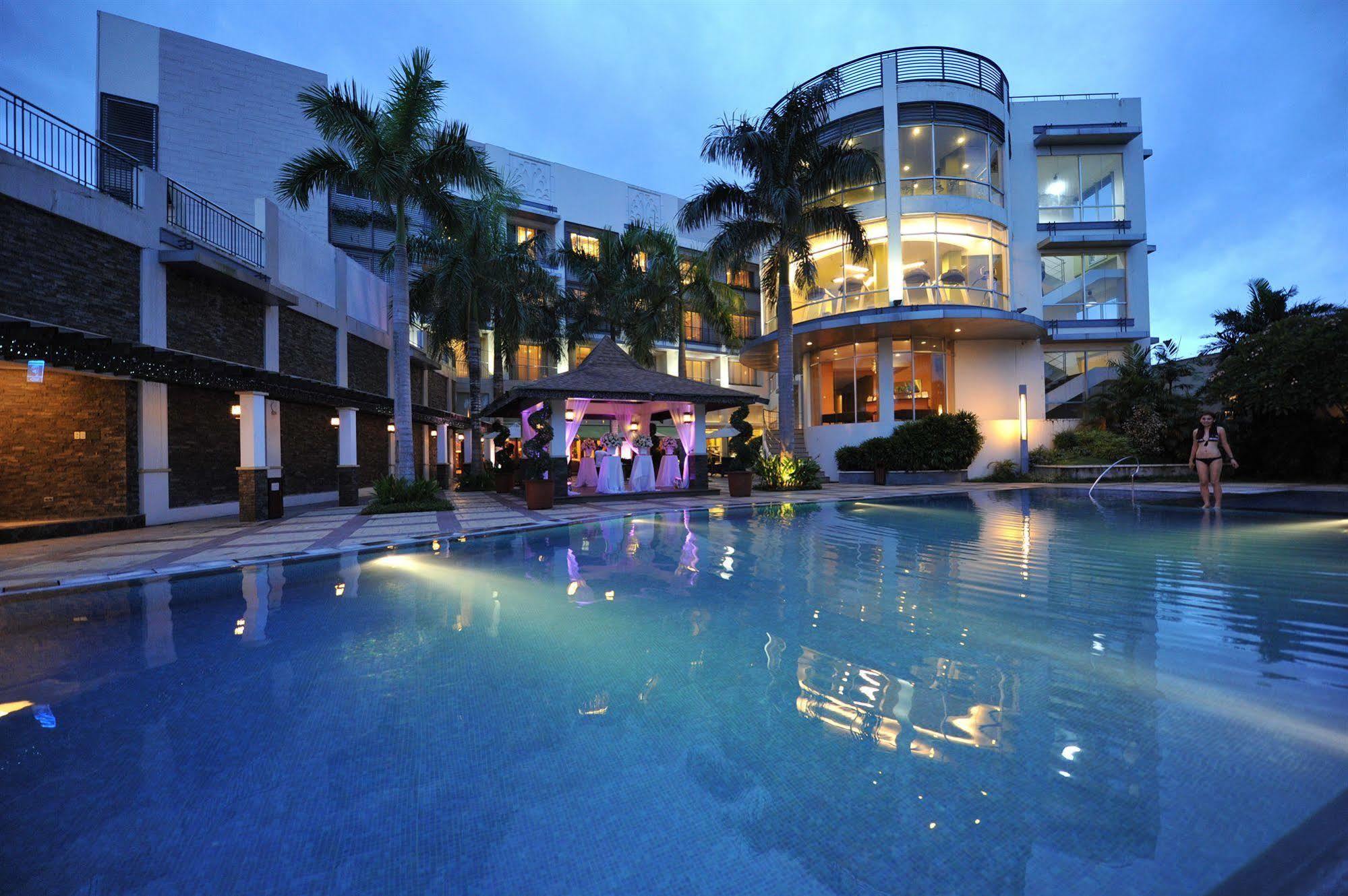 The Avenue Plaza Hotel Naga Kültér fotó