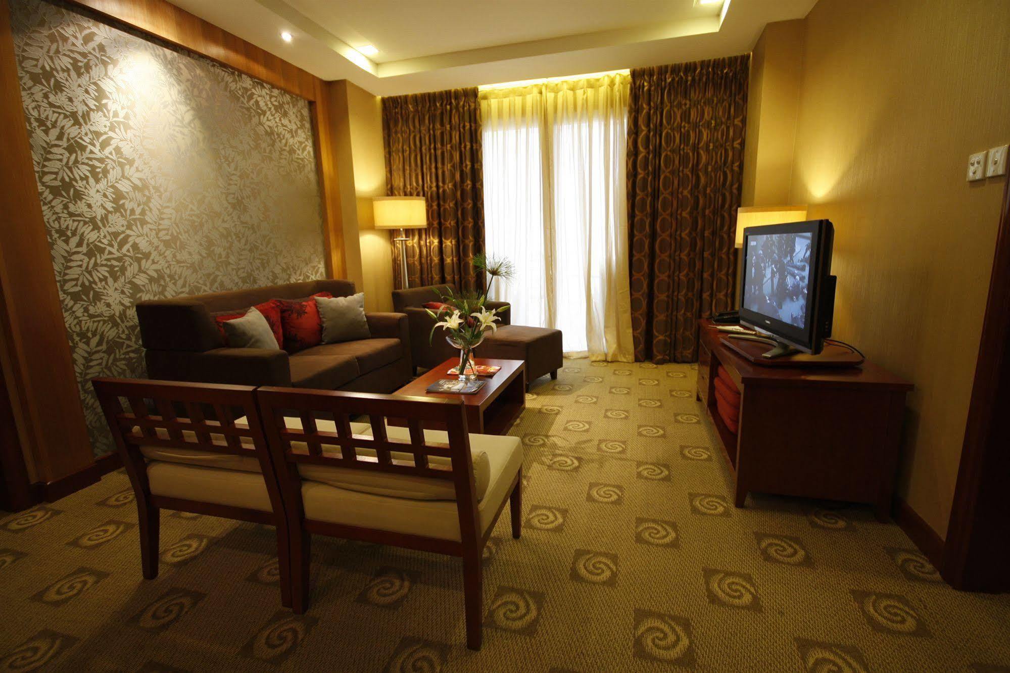 The Avenue Plaza Hotel Naga Kültér fotó