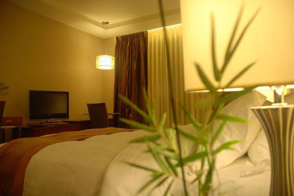 The Avenue Plaza Hotel Naga Kültér fotó
